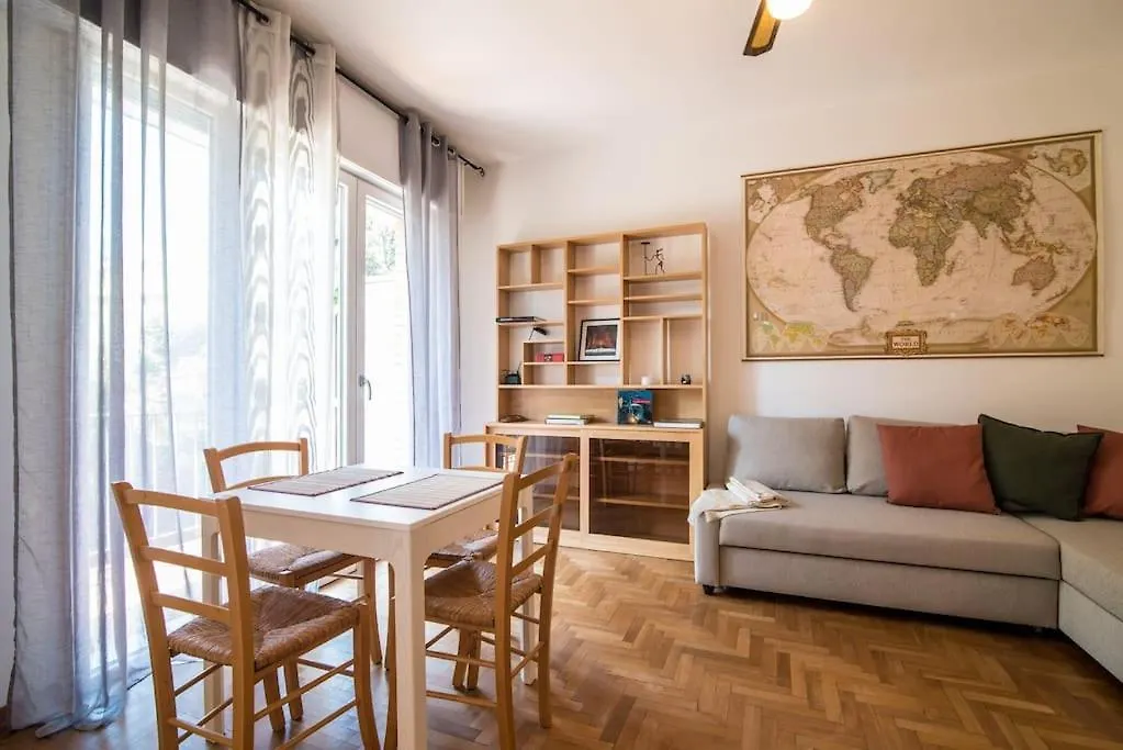 Enjoy Home - Bilocale Sulle Riviere A Due Passi Dalla Specola Padova 0*,  Italia
